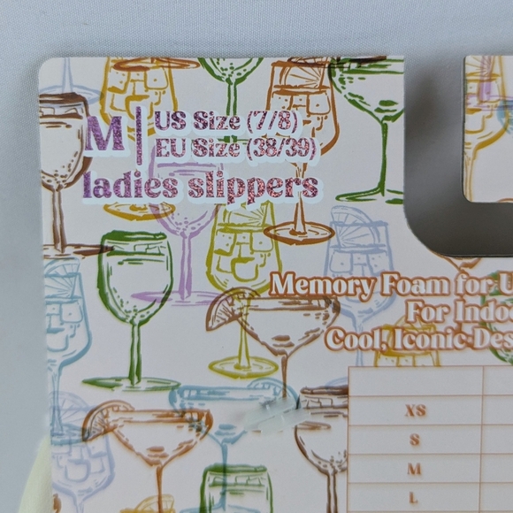 Slippers Strawberry Cosmopolitan Embroider Fleece Memory Foam Slip On M(7/8) NWT - Picture 11 of 14